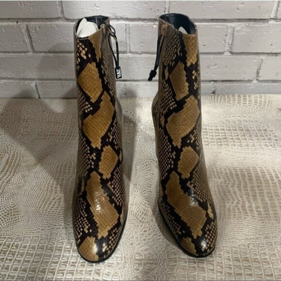 Zara Women’s Leather Animal Print Ankle Booties - Picture 6 of 9